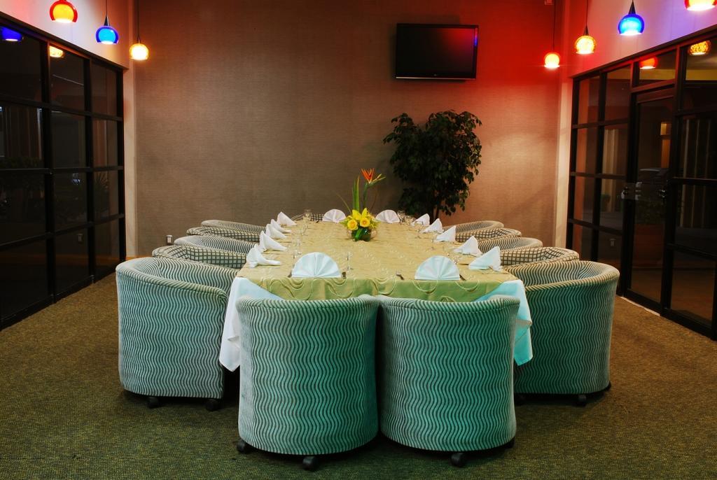 Royal Garden Reynosa Exterior foto
